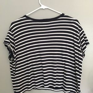 Black and white striped crop too (s)